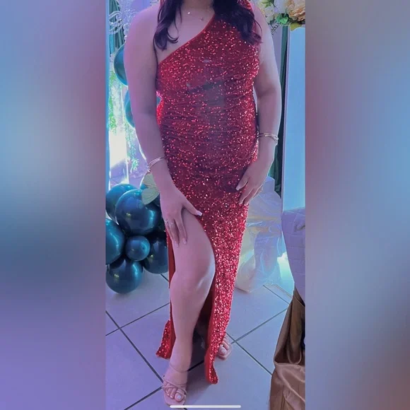 Red sequin formal dress - Picture 3 of 4